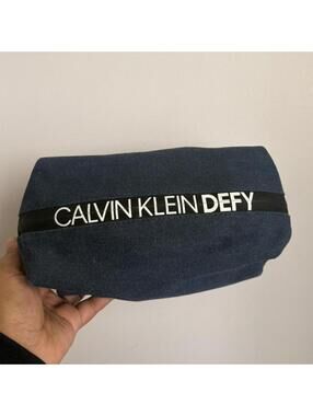 CALVIN KLEIN TRAVEL POUCH